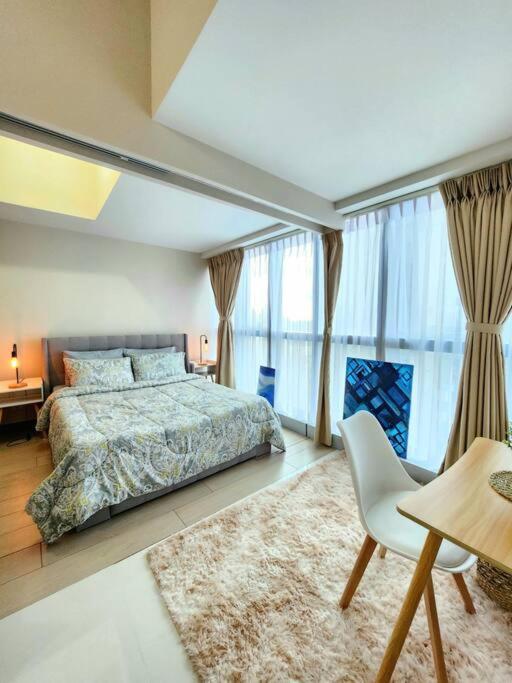 Cosy Executive 1 Bedroom Uptown Parksuites Ultra Fast Internet مانيلا المظهر الخارجي الصورة