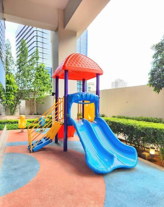 Cosy Executive 1 Bedroom Uptown Parksuites Ultra Fast Internet مانيلا المظهر الخارجي الصورة